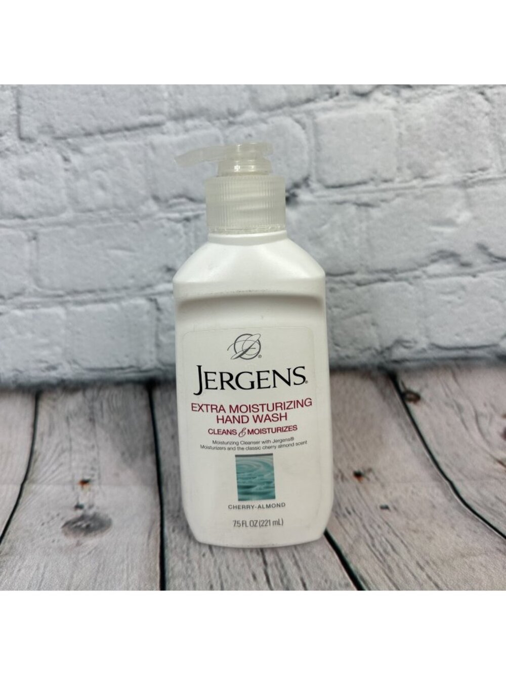 Jergens Extra Moisturizing Hand Wash Cherry-Almond 7.5 Oz.